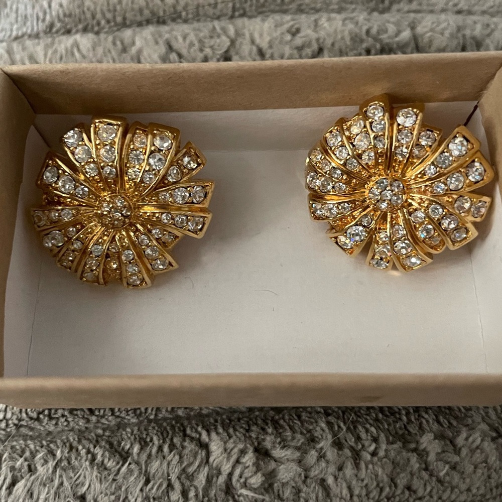 Vintage snap on earrings